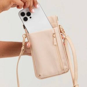 NWOT ÉIS ID CROSSBODY IN BEIGE